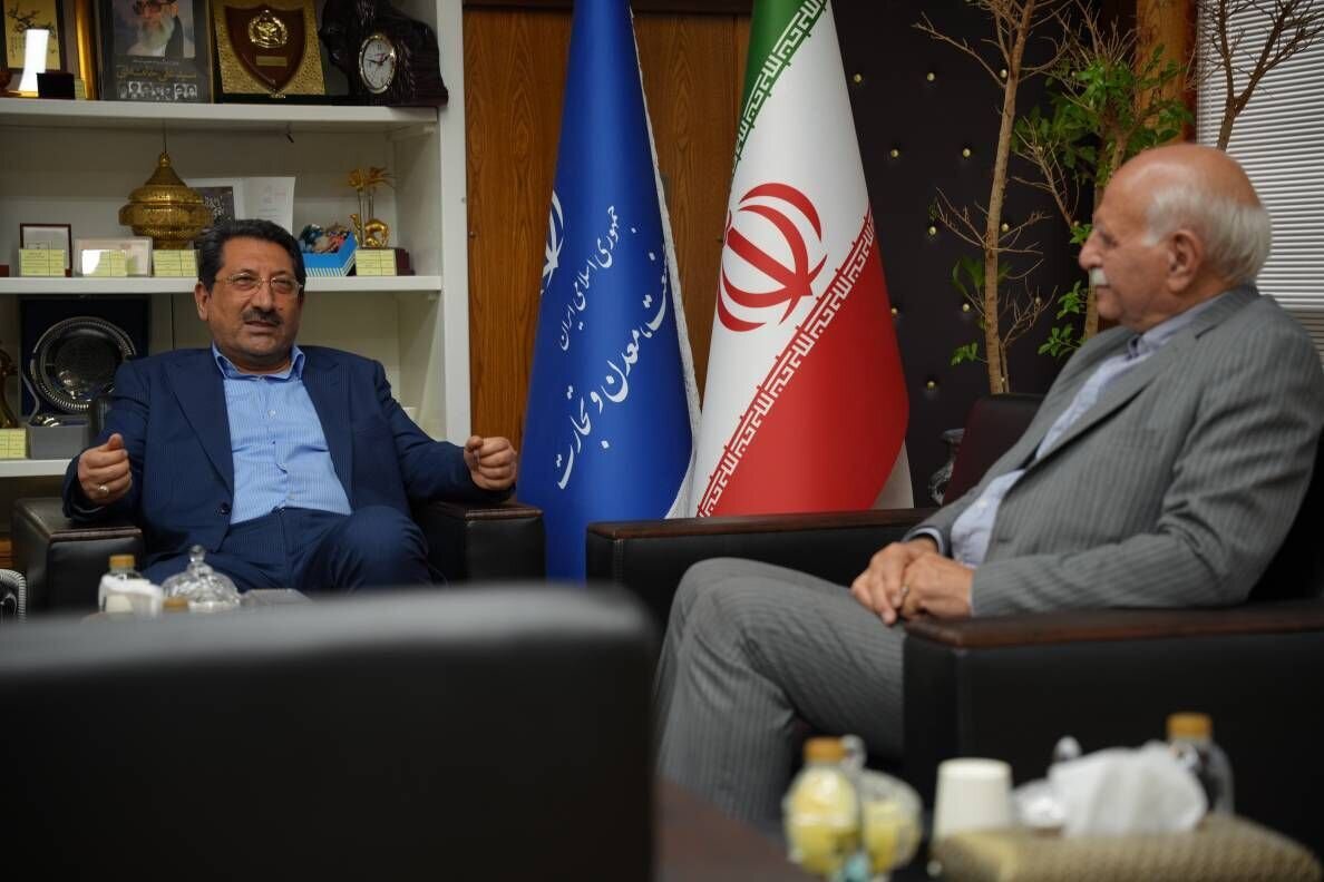 اتابک: اصناف سربازان پشتیبان جبهه نبرد با دشمن هستند
