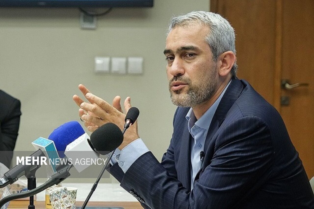 تاکید وزیر اقتصاد بر حمایت از بنگاه‌های اقتصادی و بازارهای
مالی