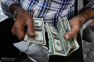 اعتماد مردم به دولت و بانک مرکزی عامل مدیریت ارز
