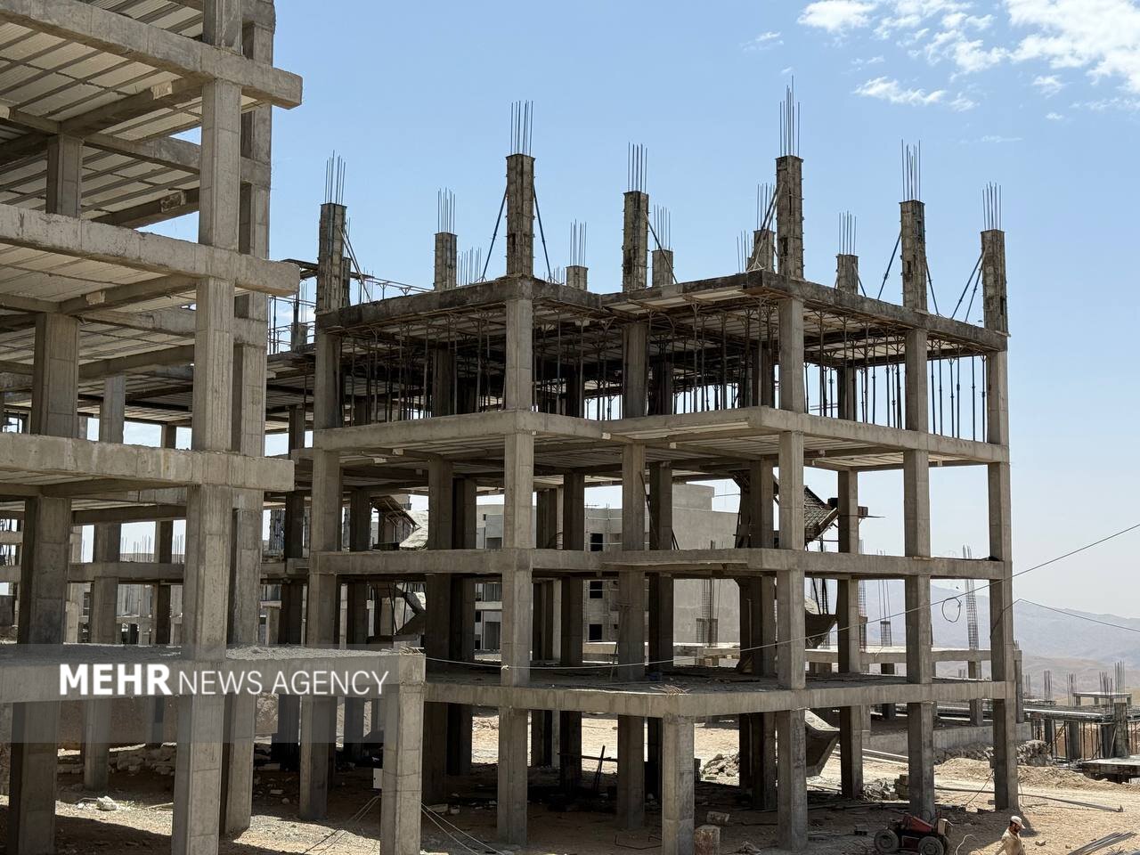 افزایش قیمت مصالح ساخت‌وساز؛ عامل اصلی گرانی مسکن
است