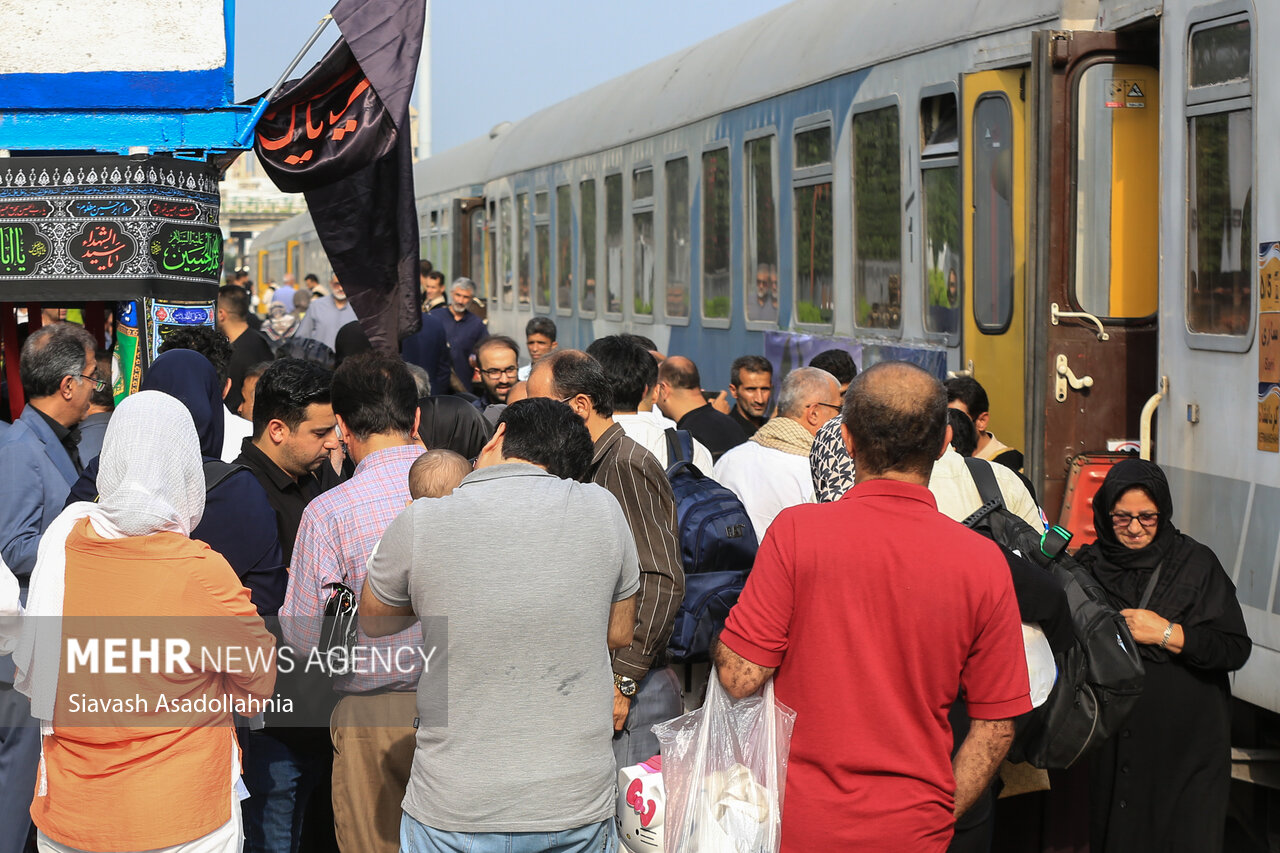 قطار اربعین برای اولین در مسیر گیلان – کرمانشاه راه‌اندازی
شد