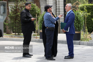 پورمحمدی: پروتکل‌های اقتصادی جنگی مورد بازنگری قرار
می‌گیرند