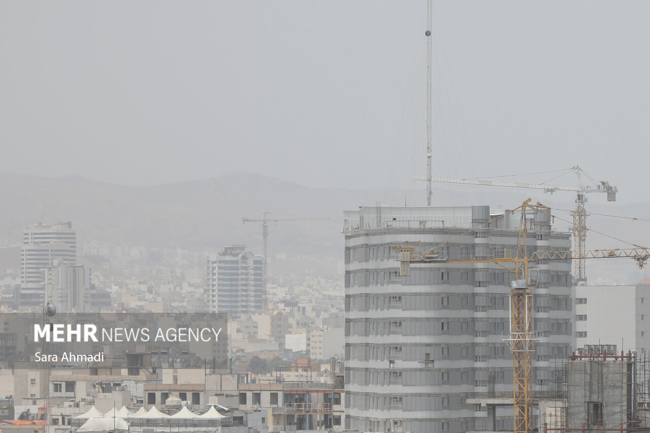 پیش‌بینی وزش باد شدید، گردوخاک و بارش رگباری در ۱۰ استان
کشور