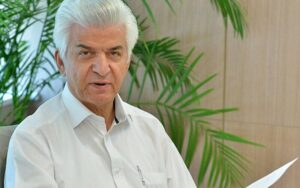 اقدام به موقع وزیر اقتصاد مانع از تعطیلی بنگاه ها در زمان
جنگ شد
