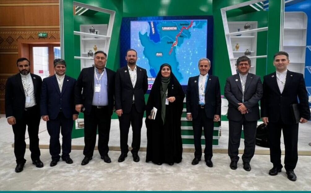 بازدید وزیر راه از غرفه ایران در اجلاس کشورهای محصور در
خشکی
