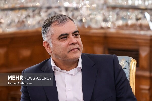 وزیر نفت سرگردانی ۴۰ میلیون بشکه نفت ایران را تکذیب
کرد