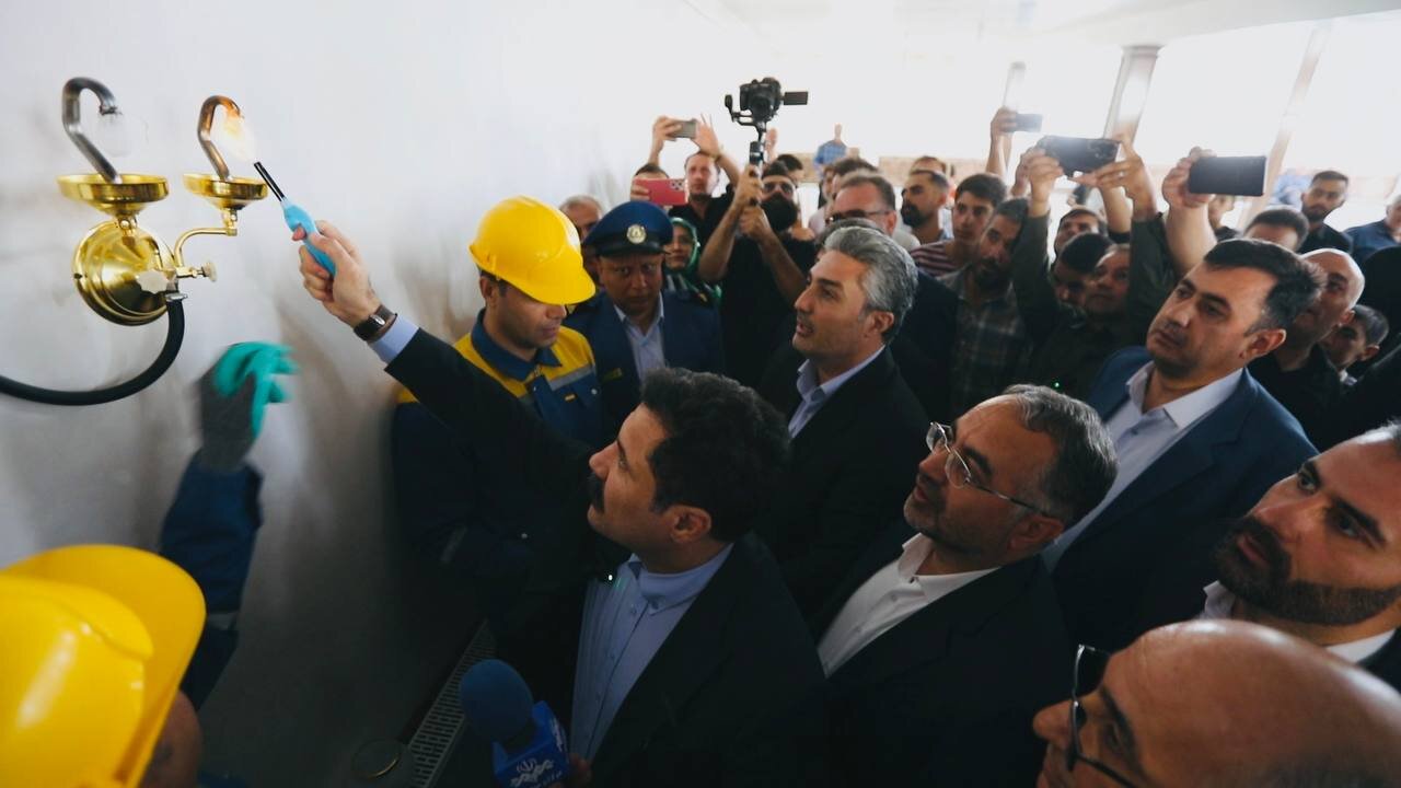 گازرسانی به ۲۰ روستای ارومیه با حضور معاون رئیس‌جمهور آغاز
شد