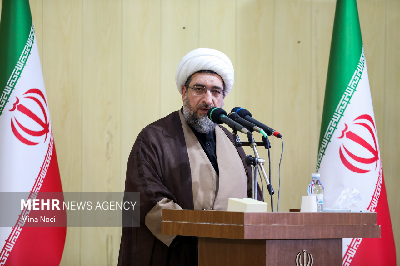 امام جمعه تبریز: کشورهای عربی بدون منابع نفتی به خاک ذلت
می‌افتند