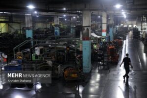 بلاتکلیفی تولید؛ صف بی‌پایان تامین ارز، چالش جدید
صنایع