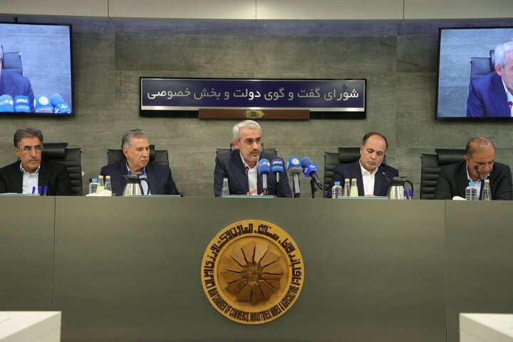 تیم اقتصادی دولت برنامه منسجمی برای شرایط تحریمی طراحی کرده
است