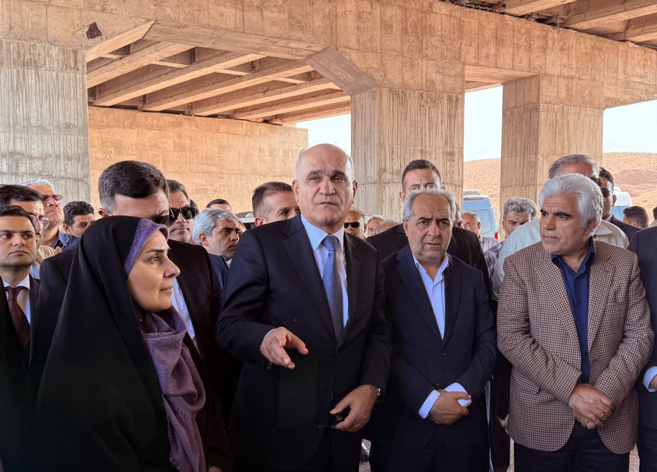 صادق: تصمیمات دوردست مانع ارتباطات ایران و آذربایجان
نمی‌شود