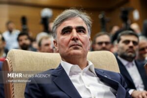 فرزین: هیچ برنامه‌ای برای افزایش نرخ ارز ۷۰ هزار تومانی
نداریم