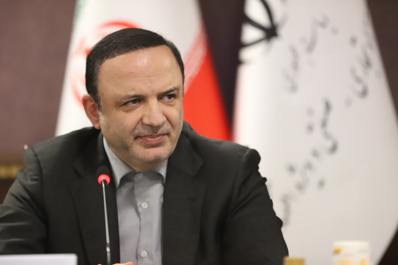 مسرور: مشارکت سهامداران داخلی در بورس بین‌المللی سقف مشخصی
داشته باشد