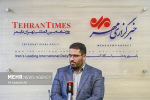 چرا هر روز قیمت میوه و مرغ در میادین میوه و تره بار تغییر
می‌کند؟