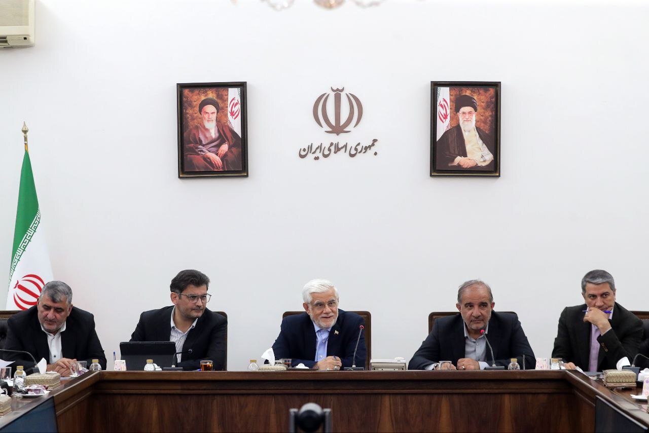 عارف: اراده دولت بر دستیابی به خودکفایی در تولید محصولات
کشاورزی است