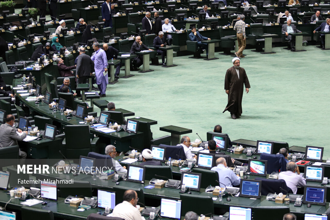 قرائت گزارش «آسیب‌شناسی مدیریت منابع آب» در مجلس