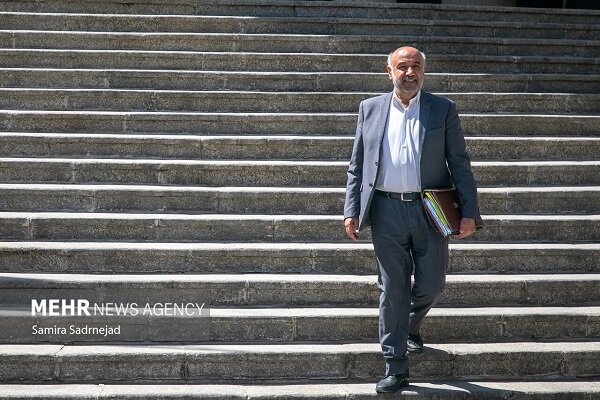 میدری: ردیف‌های دیگر حداقل مزد به جای حق مسکن کارگری افزایش
داشته است
