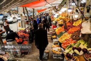 هر کیلو گرم کاهو در بازار سبزیجات ۵۹ تا ۹۰ هزار تومان به
فروش می‌رسد