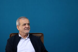 پزشکیان: مشکل کشور ما عدم تناسب بین منابع و مصرف در توسعه
است